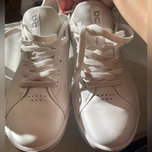 On Running - Women’s Size 9 - THE ROGER Advantage